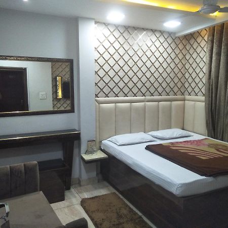 Hotel Brown ลูดิฮานา ภายนอก รูปภาพ